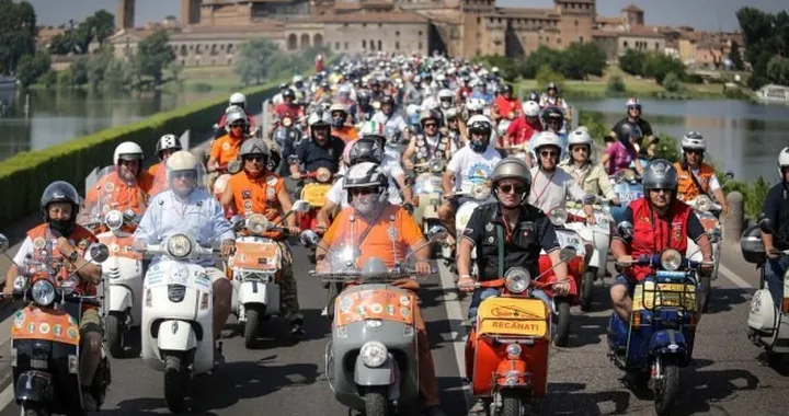 Vespa World Days 2014: edizione record con oltre 10.000 Vespa [FOTO]