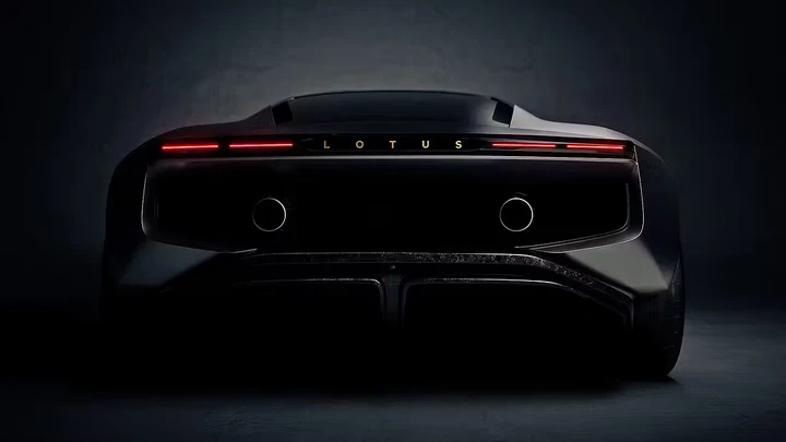 Lotus Esprit, il mito torna nel 2028: V8 ibrido e oltre 1.000 CV