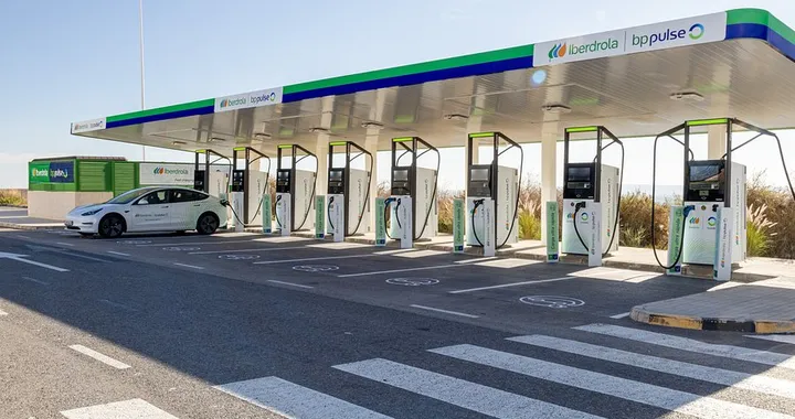 DKV Mobility: oltre 550 colonnine per rete di ricarica EV in Spagna