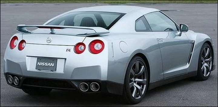 Nissan Skyline GT-R: 7'35
