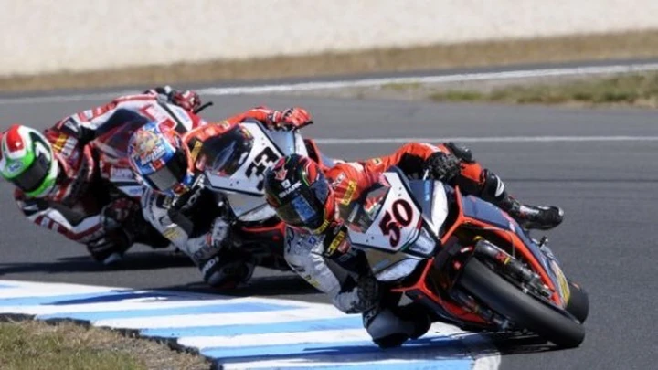 Pagelle Superbike Phillip Island: buona la “prima”. Guintoli e Laverty sugli scudi. Melandri, occasione mancata. Bene Aprilia e Ducati