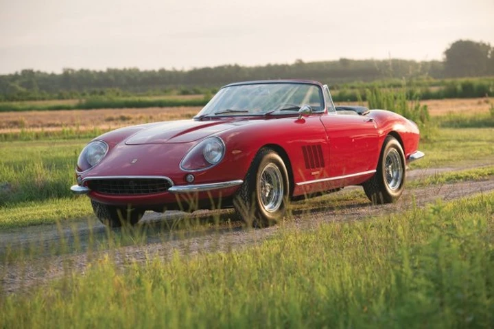 Ferrari 275 GTB/4 N.A.R.T. Spider: venduta all’asta per 20 milioni, è record