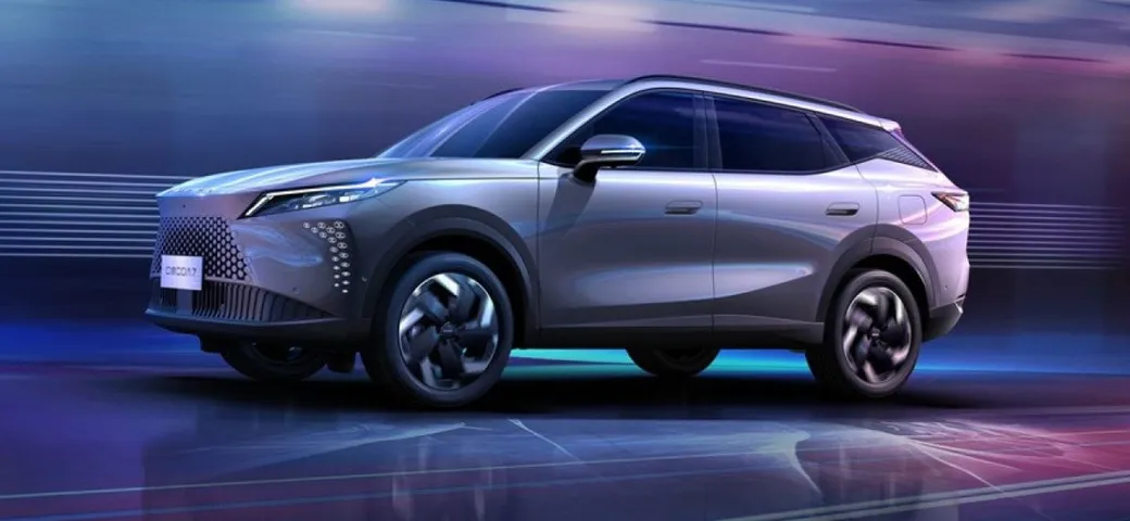 Omoda 7, il SUV anche plug-in sta arrivando in Italia: caratteristiche