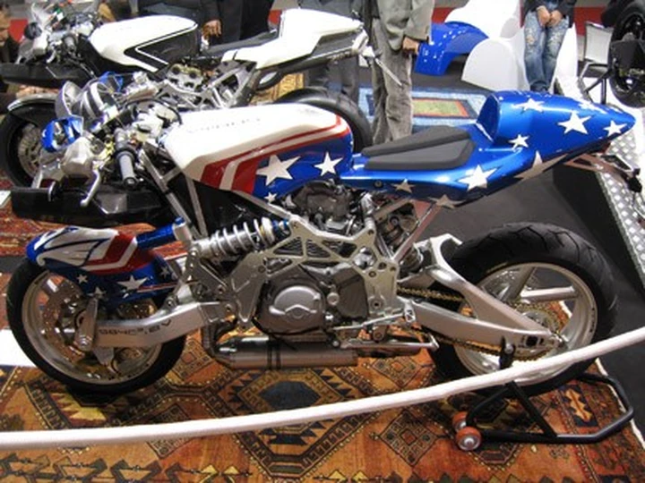 Eicma 2006: stand Vyrus