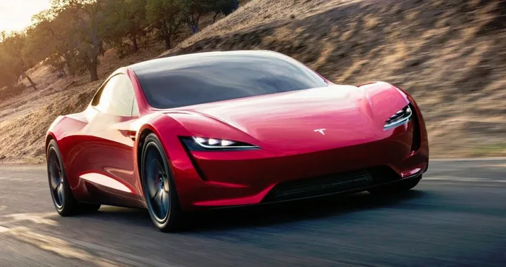 Nuova Tesla Roadster: Elon Musk conferma che arriverà nel 2025