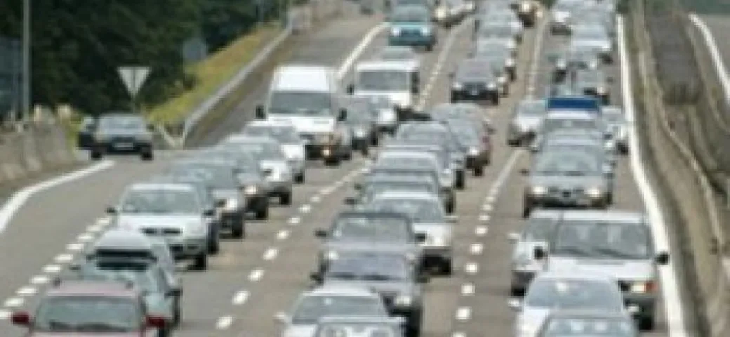 Rapporto Automobile 2009: gli italiani percorrono 50 km in meno al mese secondo ACI e CENSIS