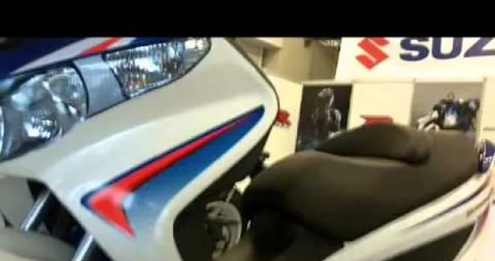 Alvaro Bautista presenta il Suzuki Burgman 125 Racing