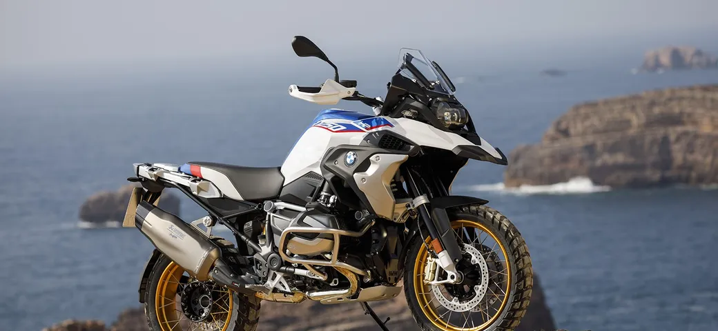 BMW richiama più di 9.000 moto negli USA: possibili problemi ai freni
