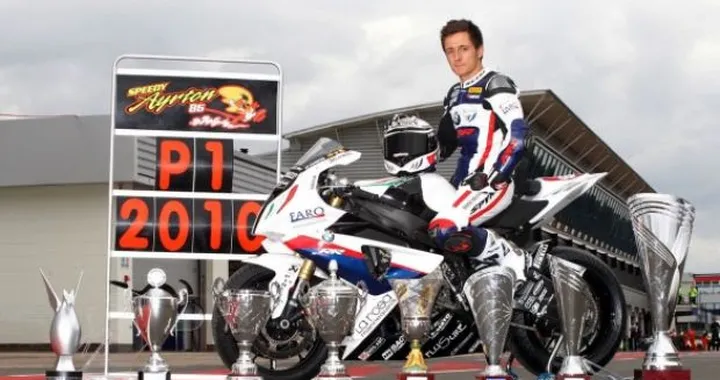 Superstock 1000: 7 vittorie di fila, a Silverstone Ayrton Badovini è campione con tre gare d'anticipo