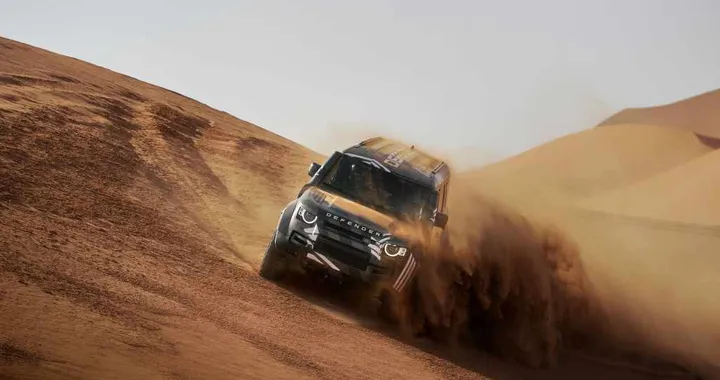 Sara Price si unisce a Defender per la Dakar 2026