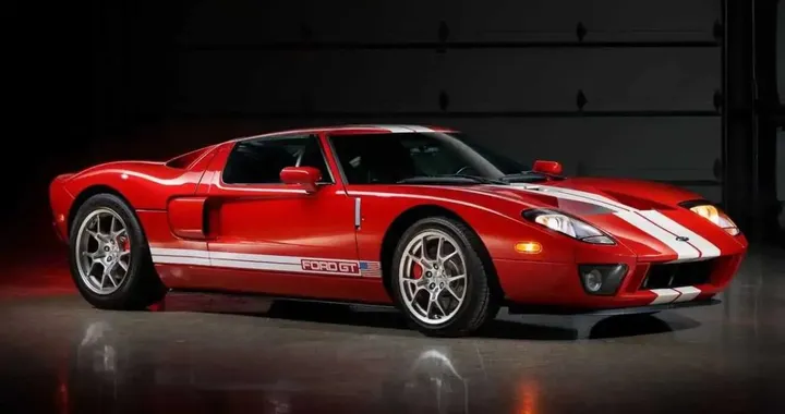 Ford GT del 2005 rimasta invenduta, ora vale come un tesoro