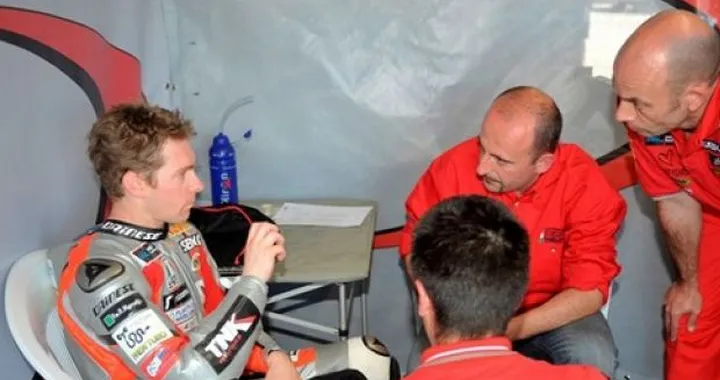 WSBK: Il Team Grillini appieda Mark Aitchison