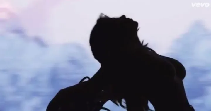 Kim Kardashian in topless su Honda CRF250