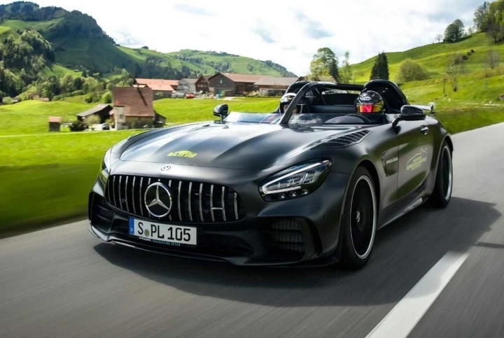 Mercedes-AMG GT R: si chiama GT Speedlegend la roadster da 850 CV