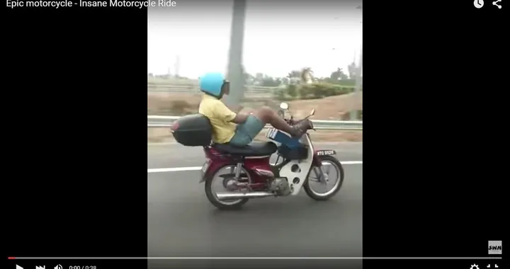 Un modo folle di viaggiare in moto. Da non imitare! [Video]