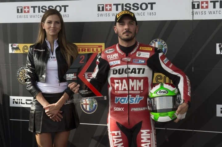 SBK Magny Cours 2014, Giugliano in prima fila: 