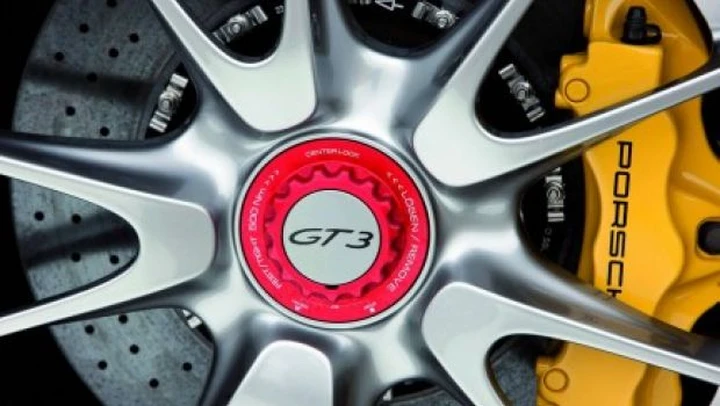Porsche: richiamo per le 911 con cerchi monodado