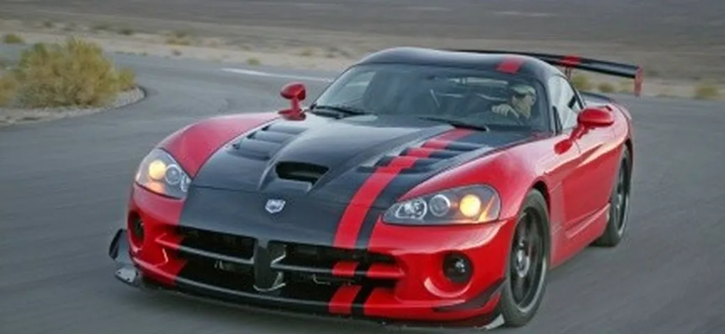 Dodge Viper SRT10 ACR: dalla strada ai cordoli