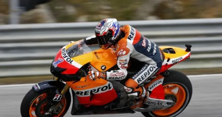 Estoril, Stoner "dittatore"  MotoGP. Lorenzo e Pedrosa sul podio. Ottimo Dovizioso