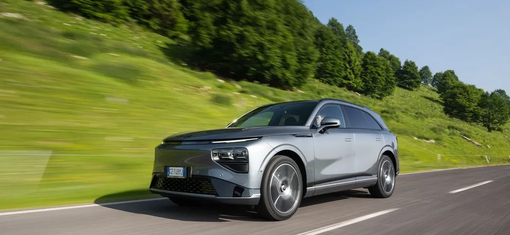 Cina, nuove regole sulla guida one pedal: non sarà più attiva di default