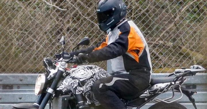 BMW R1200R 2015: prima foto spia