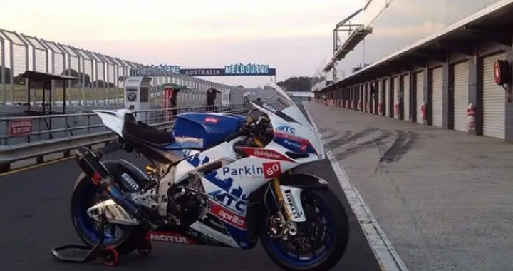 Livrea definitiva della Aprilia RSV4 SBK del Team ParkinGO MTC Racing