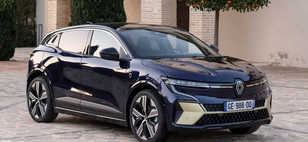 Renault Mégane E-Tech si reinventa: in arrivo il restyling per rilanciare le vendite