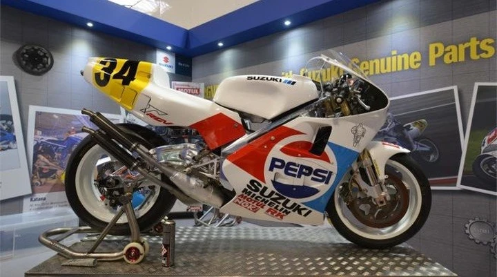 Restaurata la Suzuki RGV500 di Schwantz del 1989
