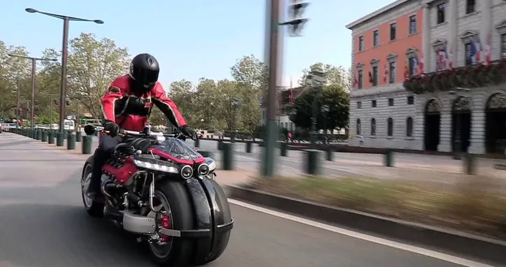 LM847   LAZARETH   V8 ENGINE POWERED MOTORCYCLE