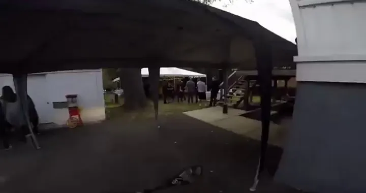 Motociclista sbatte in modo inspiegabile