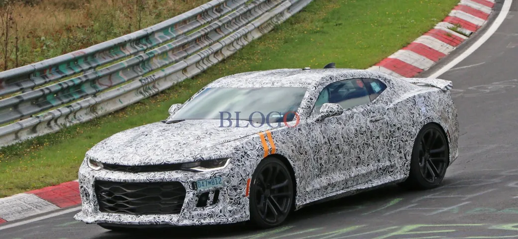Chevrolet Camaro ZL1: foto spia su strada e in pista