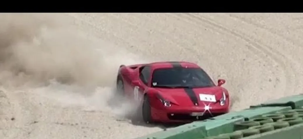 Ferrari: crash per una 458 Italia a Vallelunga