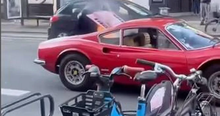 Dino 246 GT a fuoco a Parigi: dolore per chi ama la Ferrari | Video