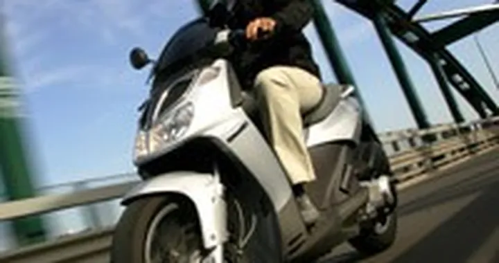 Mercato 2 ruote: bene le moto, scooter in calo