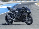Yamaha R1 RACE 2025: la moto da corsa definitiva per appassionati di Supersport