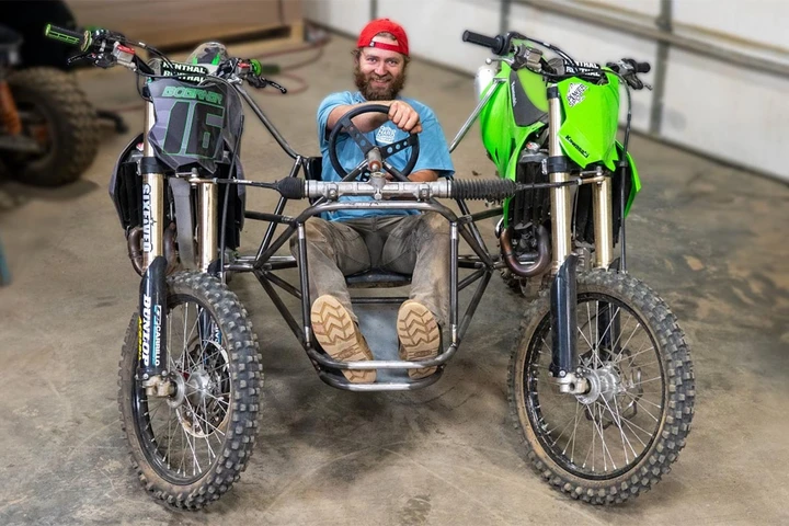 Due moto da cross diventano un kart da circa 100 CV: il progetto folle