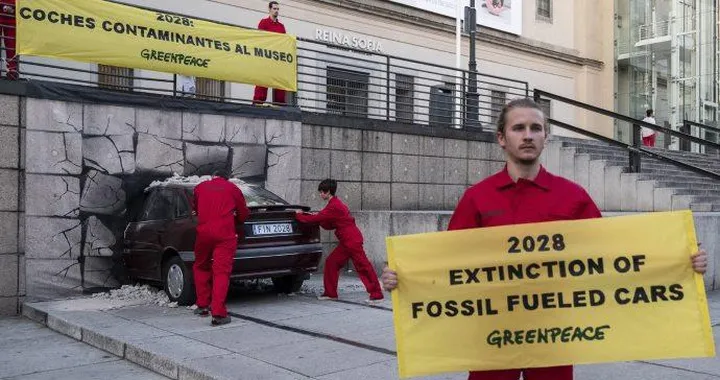 2028: Greenpeace chiede lo stop alla vendita di auto convenzionali entro dieci anni