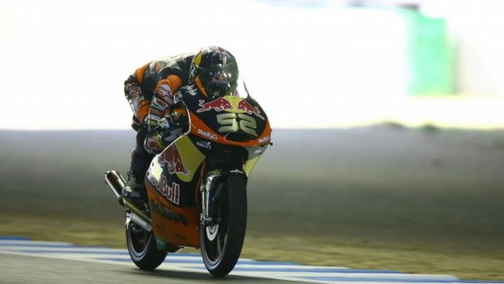 Moto3, Valencia: Danny Kent infila Cortese all'ultima curva. Alex Rins batte Fenati per il 