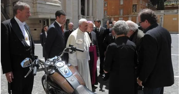 L’Harley-Davidson donata a Papa Francesco venduta all'asta per 241.500 euro