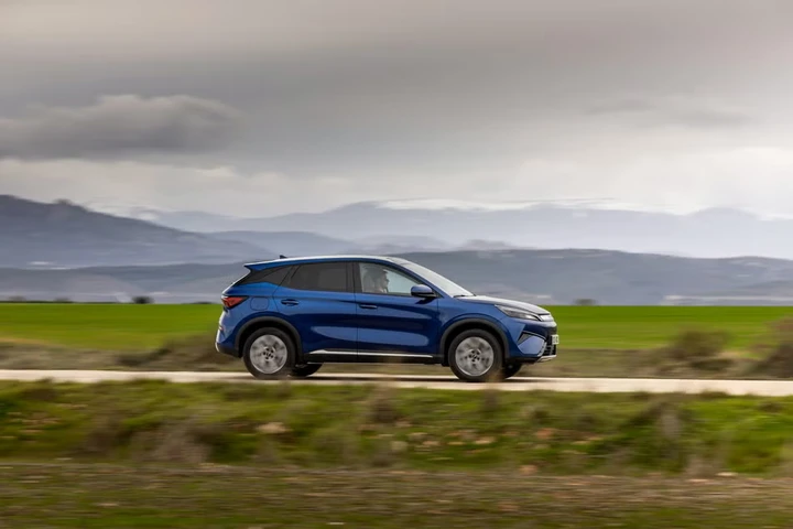 I giapponesi smontano un'auto cinese e scoprono il segreto dei prezzi bassi