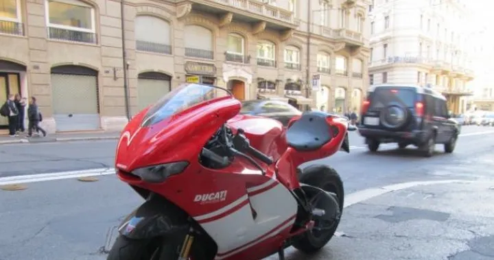 Foto del giorno: Ducati Desmosedici a Roma