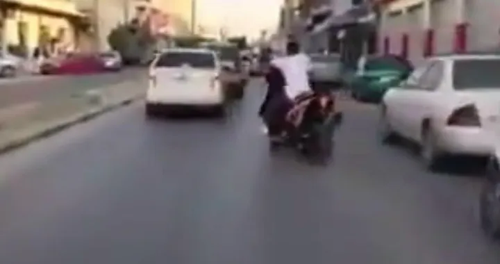 Drifting folle su strada con uno scooterone [Video]