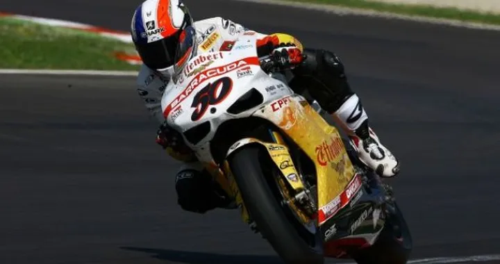 WSBK, prime qualifiche bagnate ad Assen: Guintoli primo, Biaggi 17° rischia la Superpole