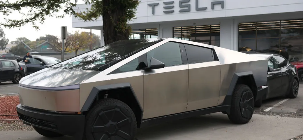Tesla Cybertruck, bloccate le consegne: troppi problemi strutturali