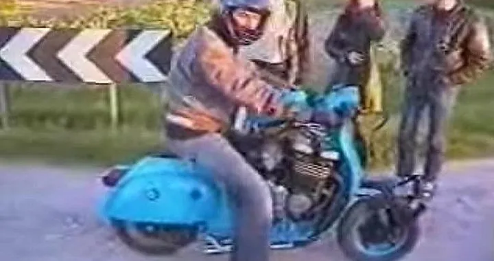 Vespa elaborata con motore Yamaha R1 [Video]
