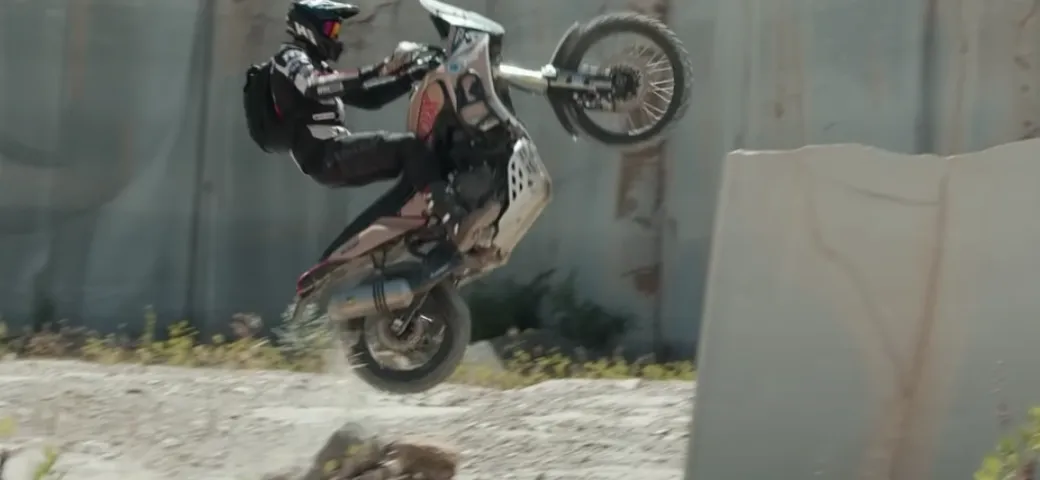 Si può fare trial con una Yamaha Ténéré 700? Chiedetelo a Pol Tarrés [Video]