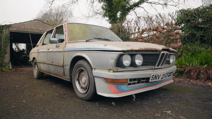 Il sogno di tutti, aprire un garage e trovare una BMW dimenticata dal 1989