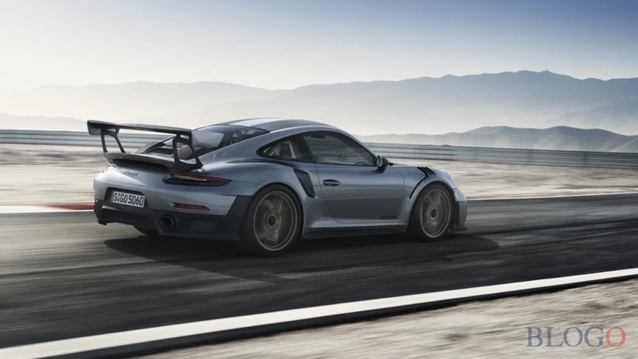 Porsche 911 GT2 RS: Webber e la Sharapova nella bestia [Video]