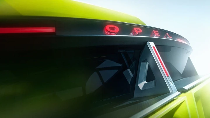 Opel ha in serbo una grande sorpresa per l'IAA Mobility: sarà sportiva