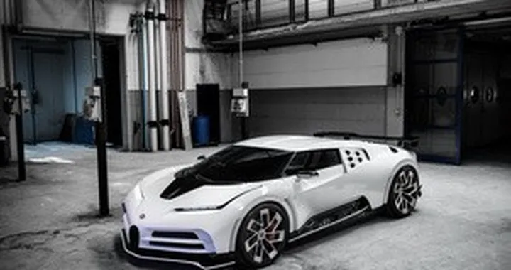 Bugatti Centodieci nel garage di Ronaldo dopo lo scudetto della Juventus